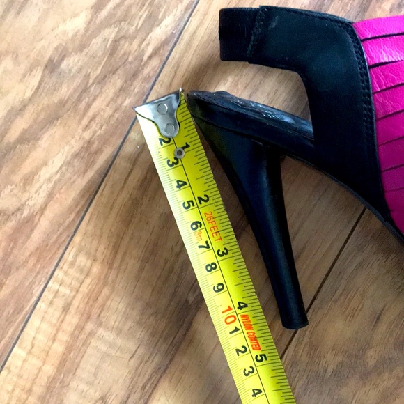 BCBG Hot Pink High Heels - Picture 6 of 7